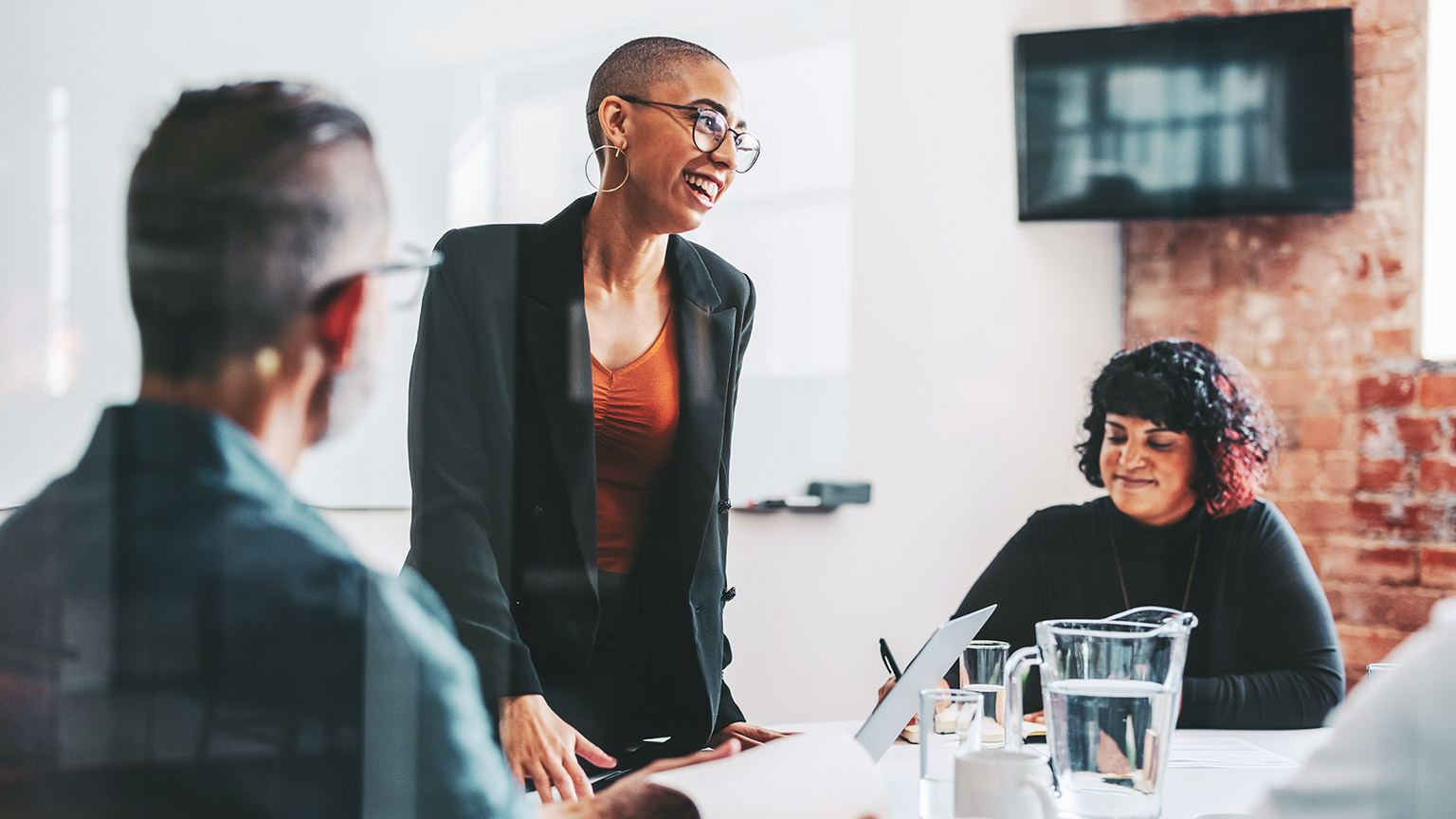 A business leader presenting an engaging presentation to her coworkers 