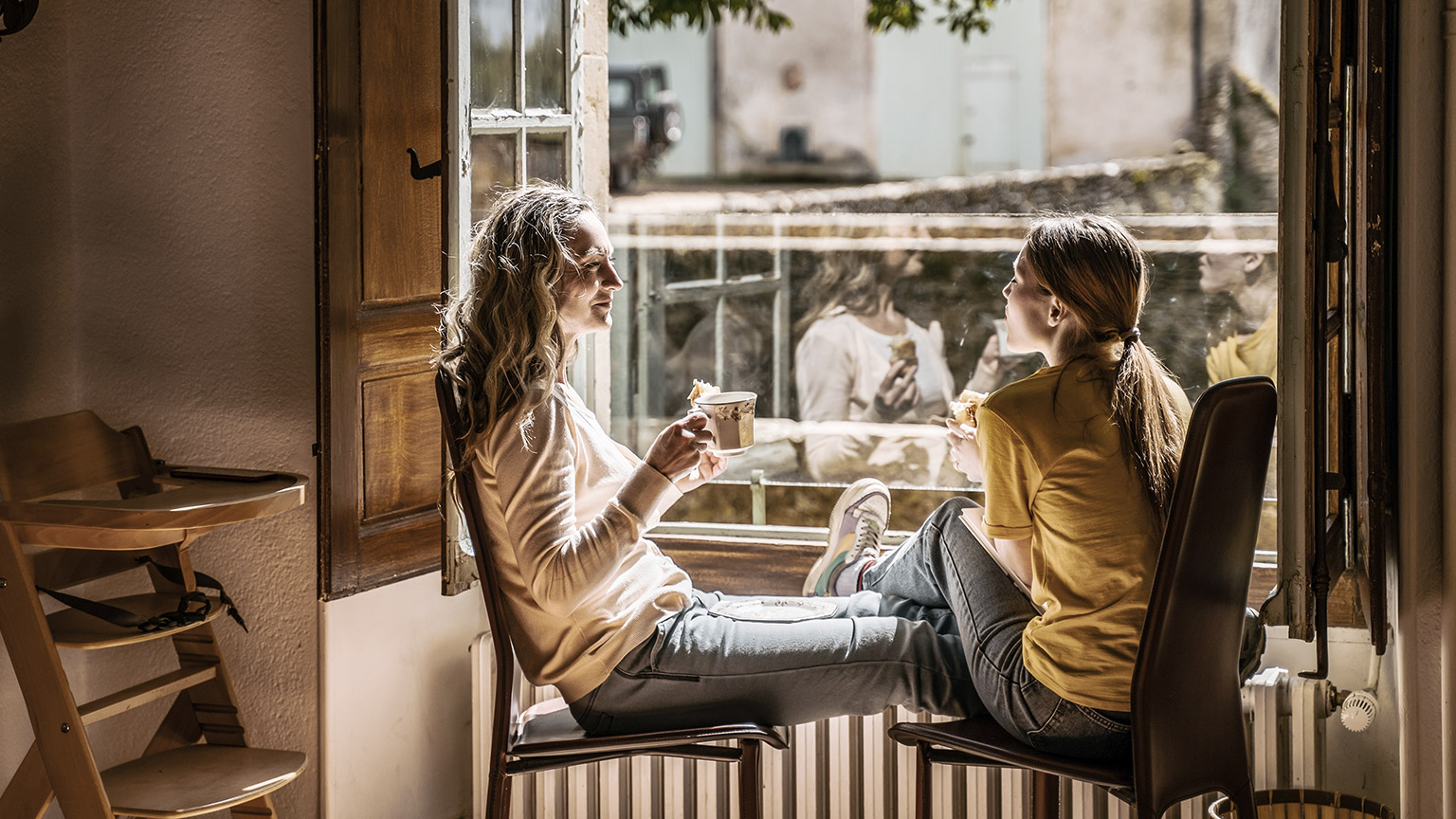 Women drinking tea