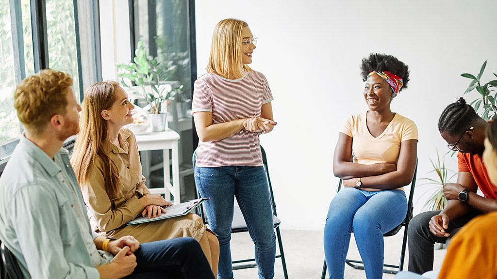 Persons sitting in circle and talking. People meeting