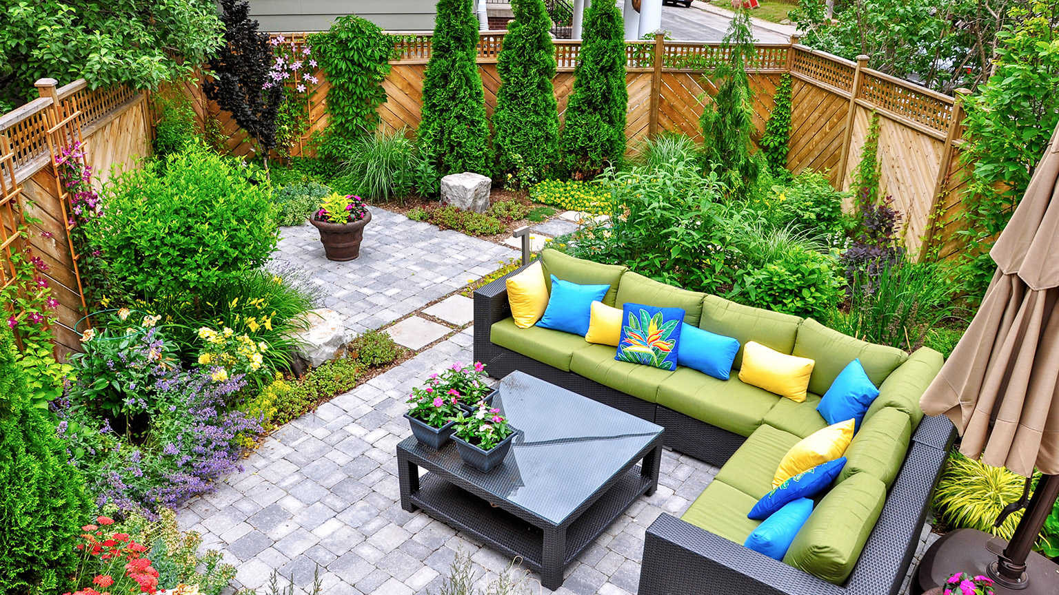 A nicely landscaped urban backyard