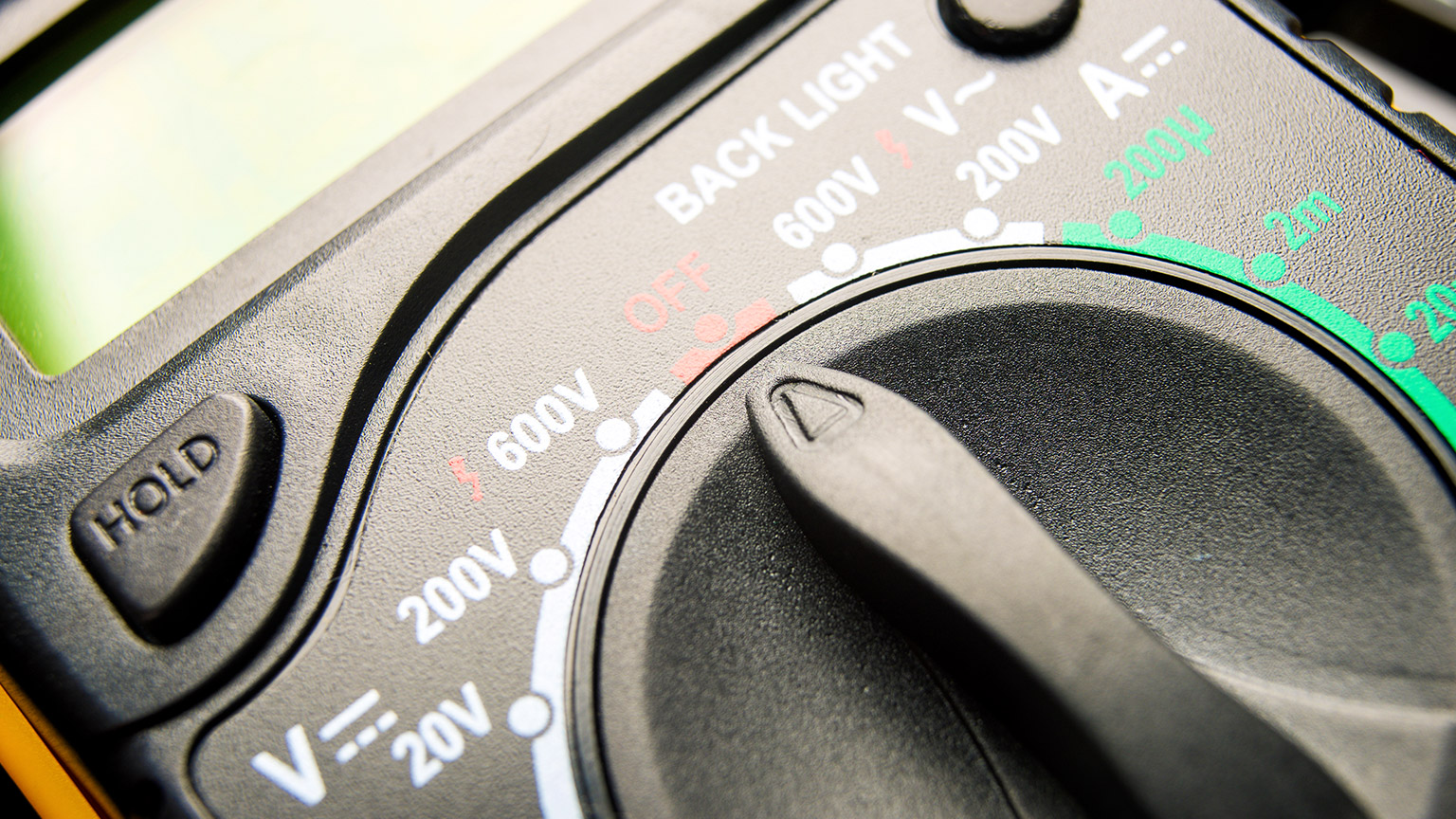 A close view of a voltmeter