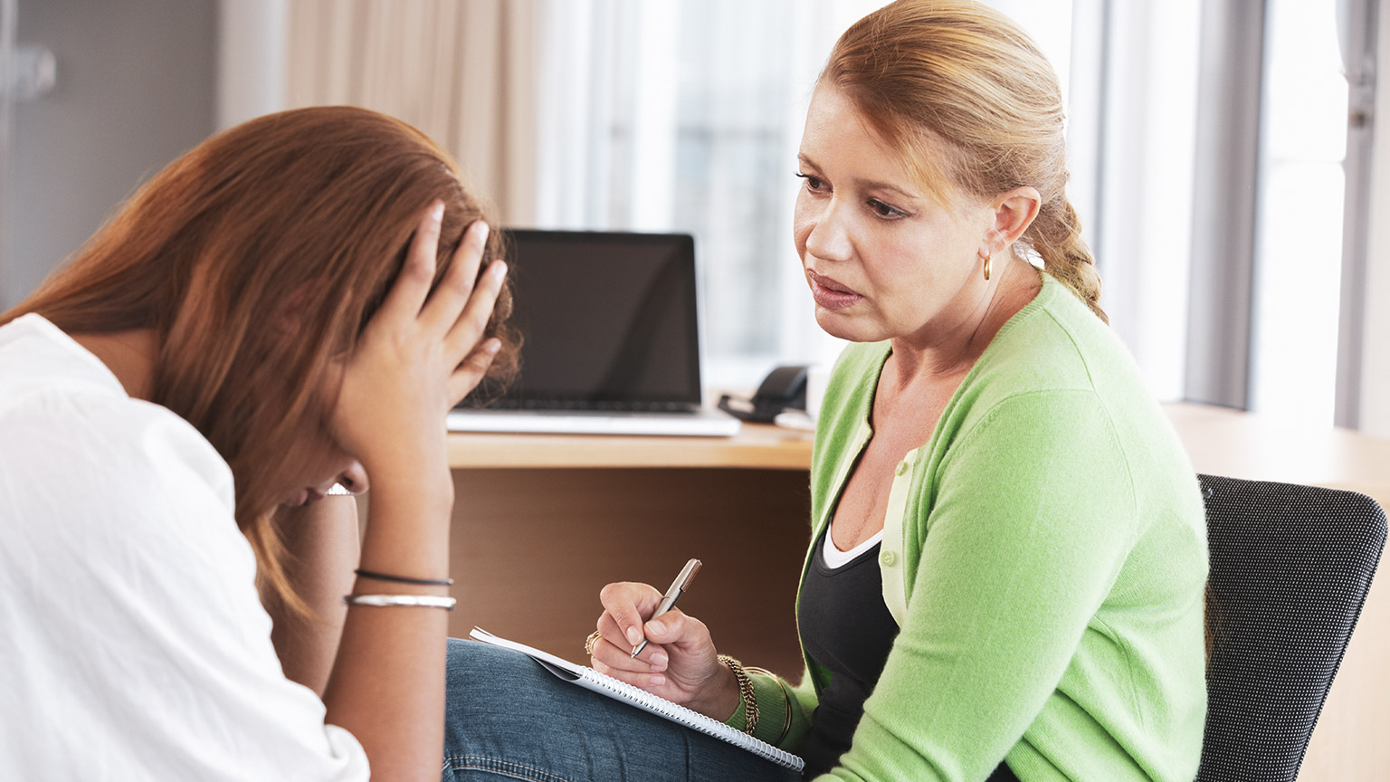 A counsellor talking to a victim of abuse