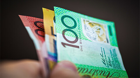 A person making a cash payment in Australian dollars