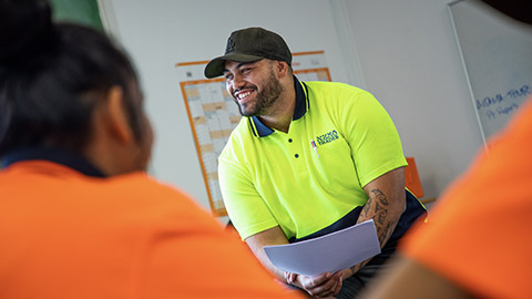 A tradie talking to apprentices