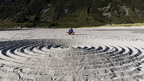 A person in who made lines in the sand and meditated in the center