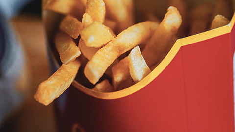 A close view of a container or Mcdonalds fries