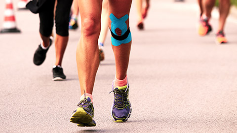 runner with knee injury