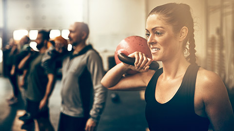 woman using a kettle bell