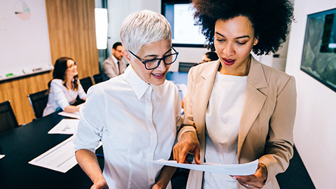 2 female colleagues discussing a project at work