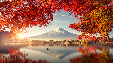 Lake and mountain scene using rule of thirds